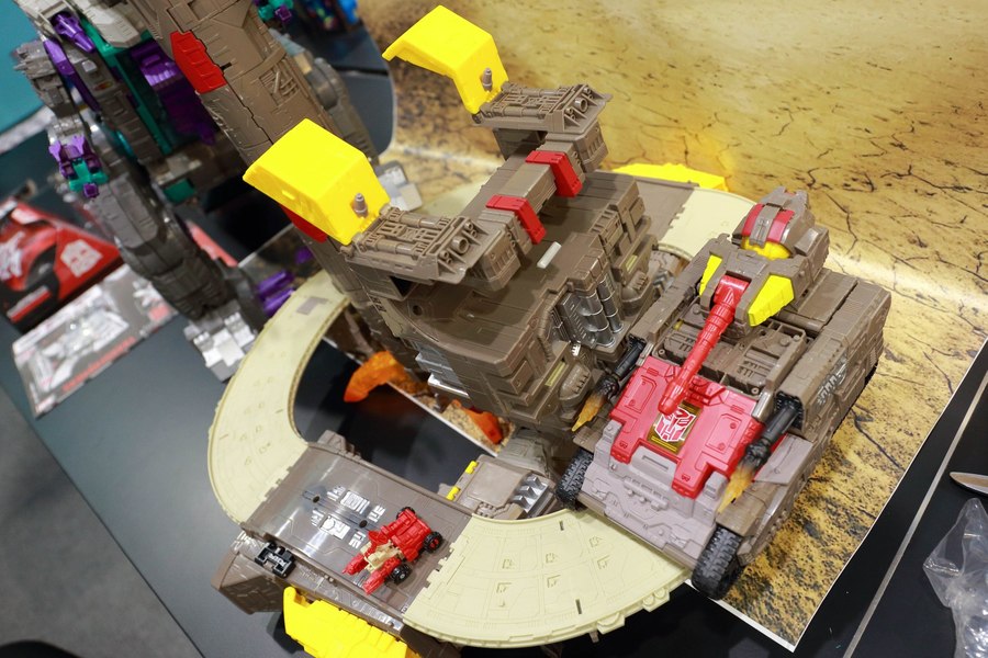 Siege Singapore Fan Event Hands On With Omega Supreme Refraktor New Deluxes  (51 of 55)